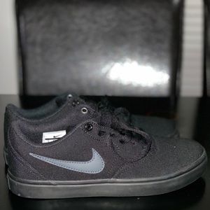 Nike shoes women’s size 5